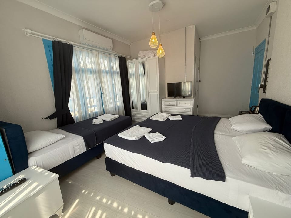 Minibar, WiFi (free), bed sheets