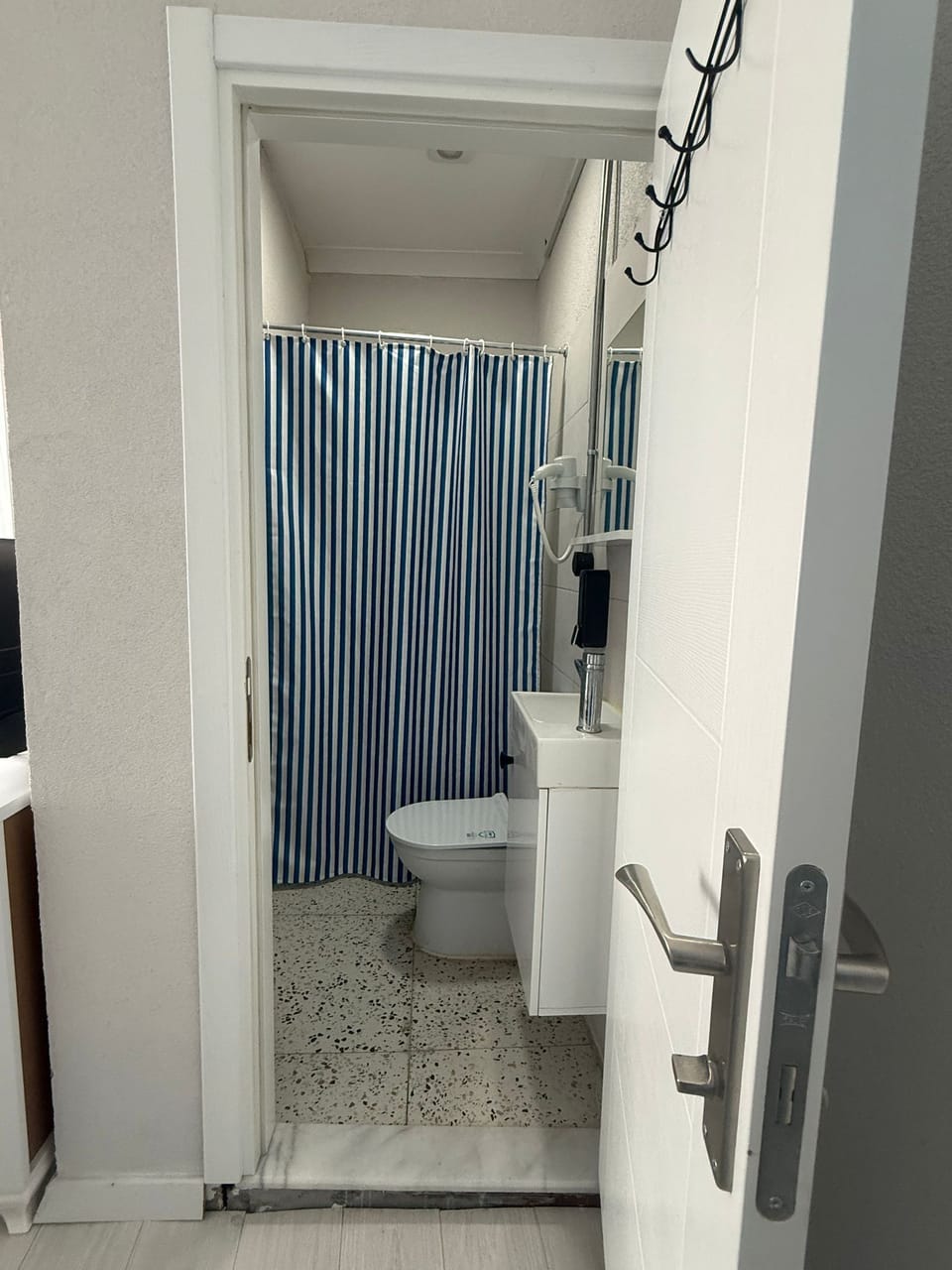 Comfort Triple Room | Bathroom | Shower, hair dryer, towels, soap