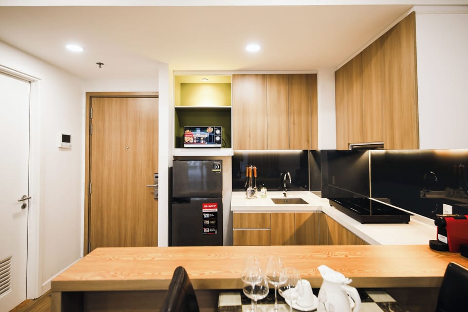 Superior Apartment, 1 Bedroom, Balcony, City View | Private kitchen | Fridge, microwave, stovetop, cookware/dishes/utensils