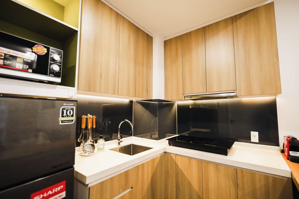 Superior Apartment, 1 Bedroom, Balcony, City View | Private kitchen | Fridge, microwave, stovetop, cookware/dishes/utensils
