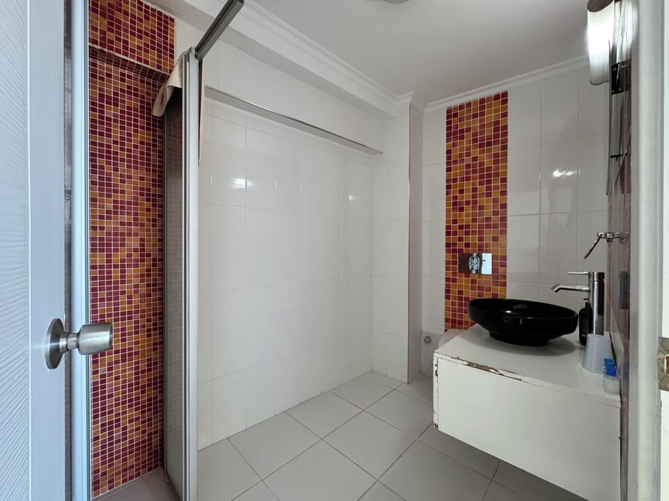 Deluxe Room, Sea View | Bathroom | Shower, hair dryer, towels, soap