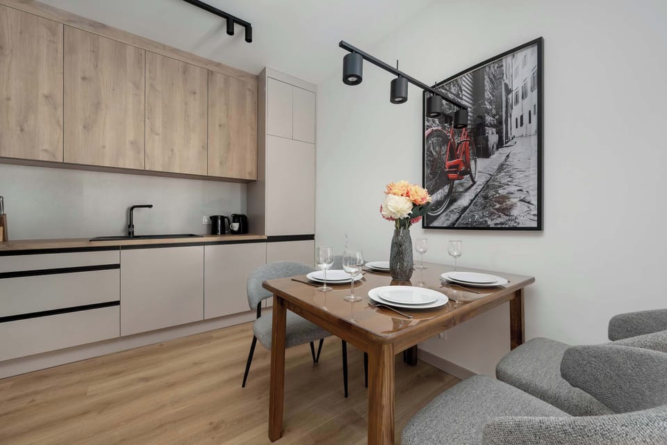 Open-plan kitchen and dining area with modern furnishings and contemporary finishes.