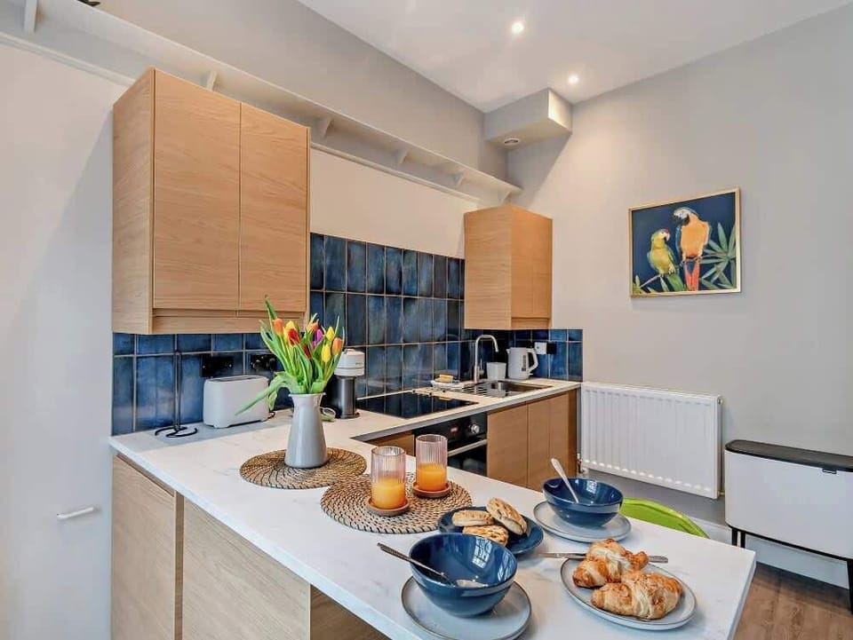Fully equipped kitchen with breakfast bar and coffee machine