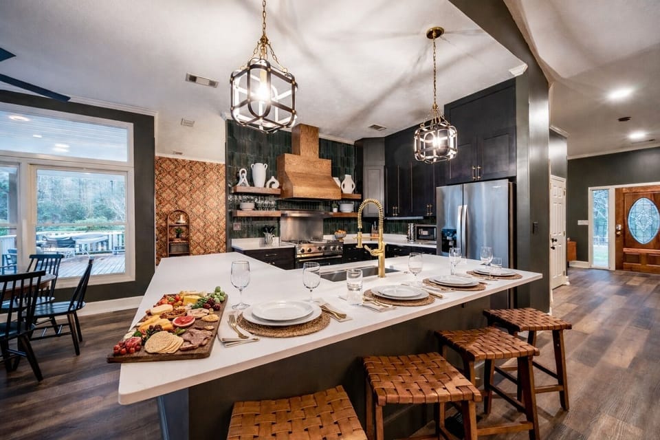 Kitchen - Enjoy meals and cooking in this fully furnished kitchen.