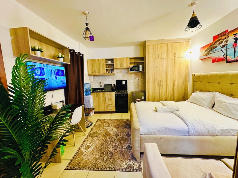 Superior Studio Suite, Garden View | Bathroom | Shower, free toiletries, slippers, towels