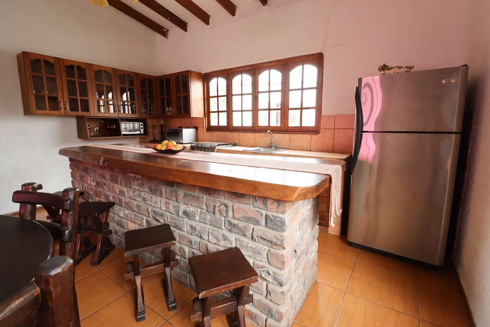 House | 12 bedrooms, high-speed internet