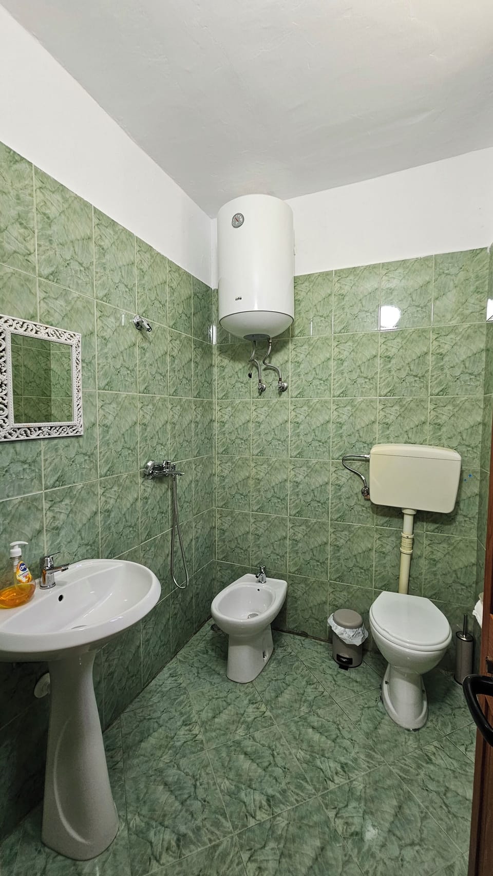Basic Double Room, Balcony | Bathroom