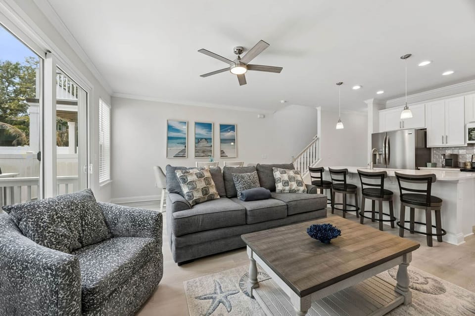 3462 1st Ave - Living Area 4