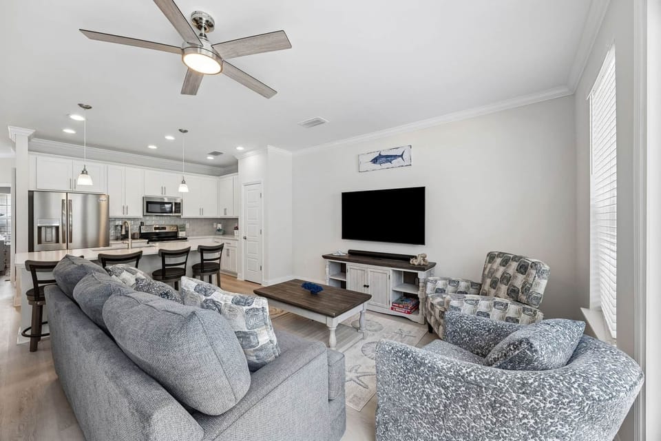 3462 1st Ave - Living Area 3