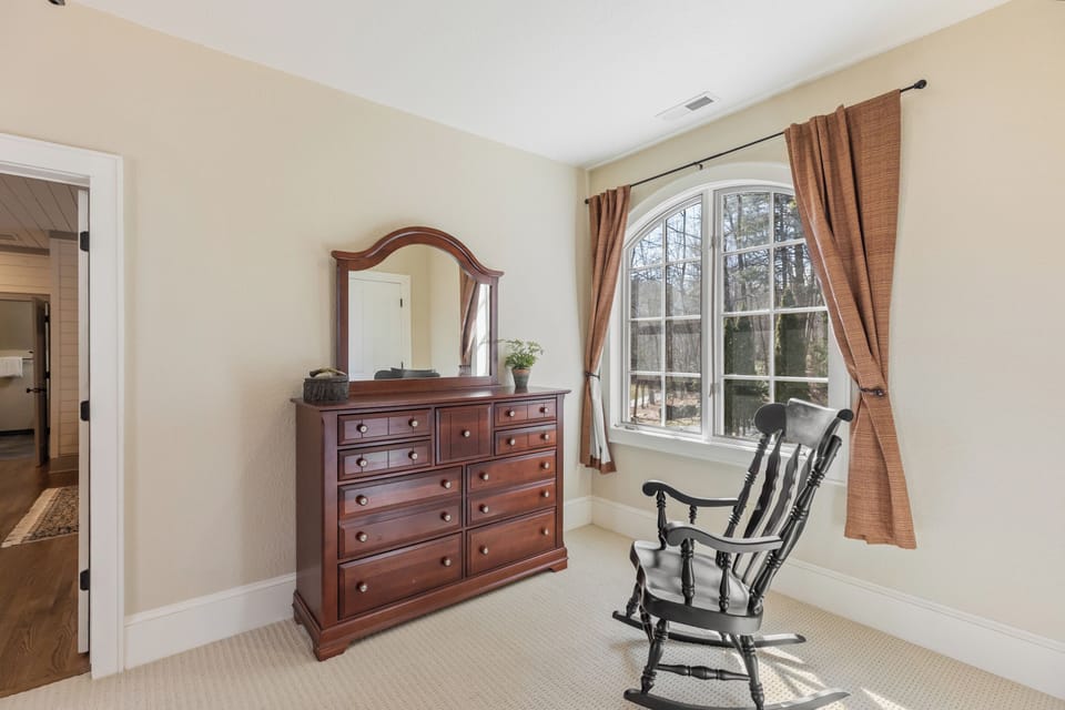 Upstairs Queen Bedroom