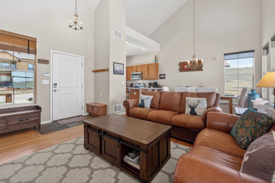 Sink into plush leather seating in your spacious living area, where vaulted ceilings and mountain views create the perfect retreat.