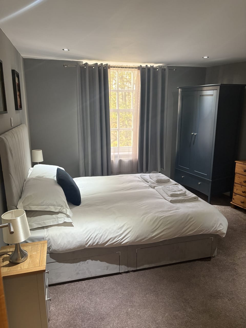 Panoramic Apartment, Private Bathroom (Railway Station) | Desk, laptop workspace, iron/ironing board, free WiFi