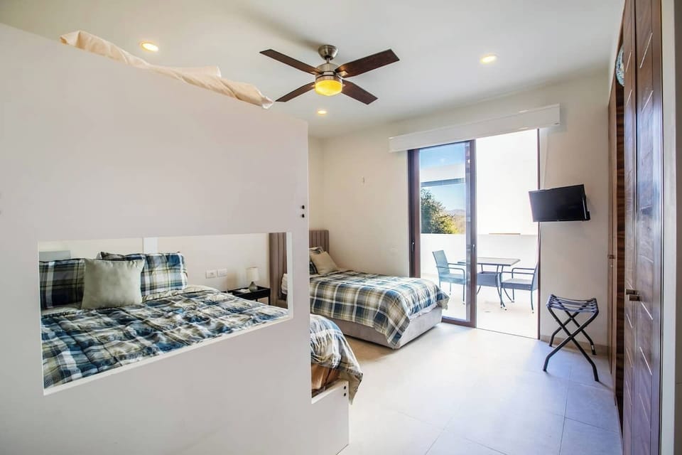 En el sitio,Area de estar,Área y comodidades,Cama,Fachada / Terraza,Foto de toda la habitación,Pátio,TV y multimedia,Ubicación,Vista (de la propiedad / habitación)