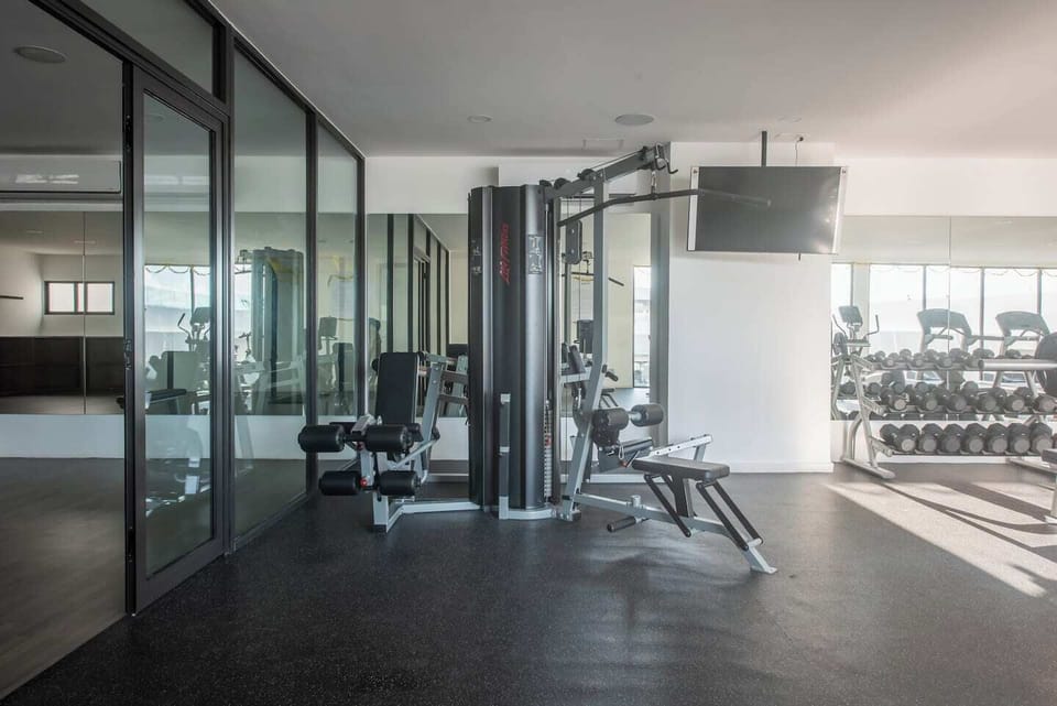 En el sitio,Actividades,Alrededores,Área y comodidades,Deportes,Gimnasio / Espacio Fitness,Punto de referencia cerca,Ubicación,Vista (de la propiedad / habitación),Vista del punto de referencia