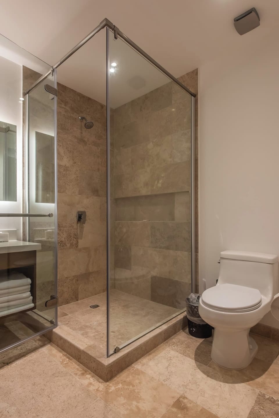 En el sitio,Área y comodidades,Baño,Cuarto de baño,Ducha,Ubicación,Vista (de la propiedad / habitación)