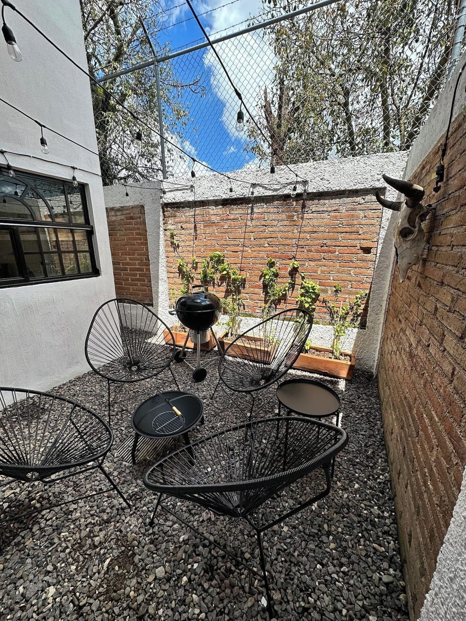 En el sitio,Area de estar,Área para café / té,Área y comodidades,Fachada / Terraza,Jardin,Pátio,Sala de Estar,Ubicación,Vista (de la propiedad / habitación),Vista del Jardín