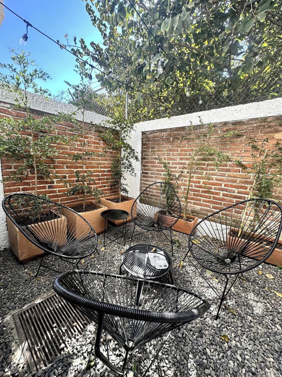 En el sitio,Area de estar,Área para café / té,Área y comodidades,Dia,Hora del día,Paisaje natural,Pátio,Sala de Estar,Ubicación,Vista (de la propiedad / habitación),Vista del Jardín