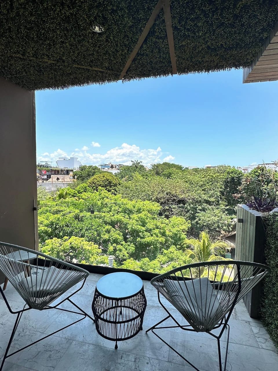 En el sitio,Alrededores,Area de estar,Área para café / té,Área y comodidades,Fachada / Terraza,Hora del día,Paisaje natural,Pátio,Vista (de la propiedad / habitación),Vista del Jardín,Vista panorámica
