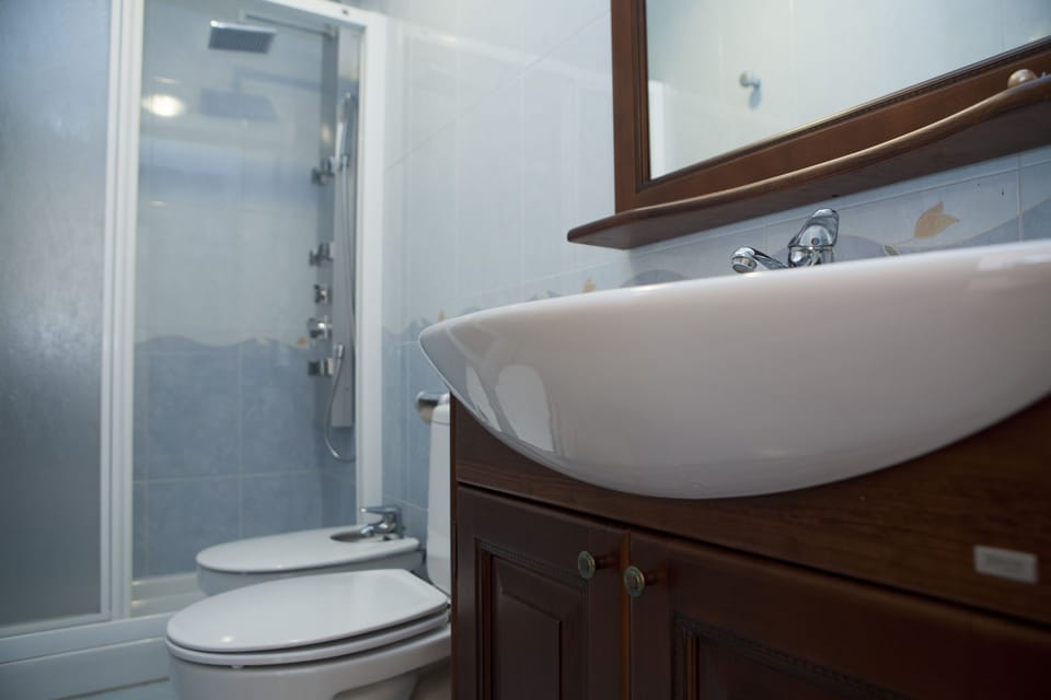 Standard Double Room Single Use, City View | Bathroom | Shower, free toiletries, hair dryer, towels