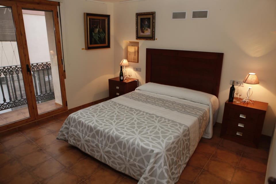 Blackout drapes, free WiFi, bed sheets