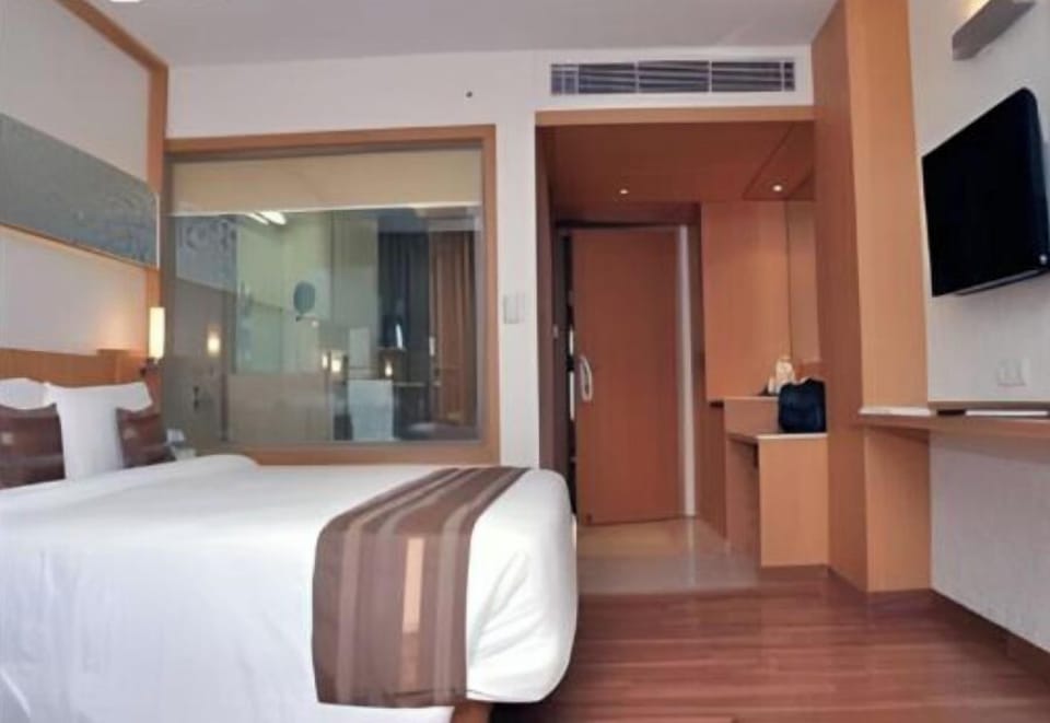 Deluxe Double Room, City View | WiFi (free)