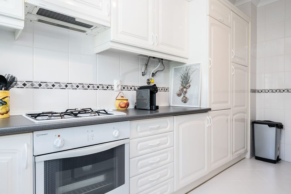 Microwave, dishwasher, coffee/tea maker, cookware/dishes/utensils