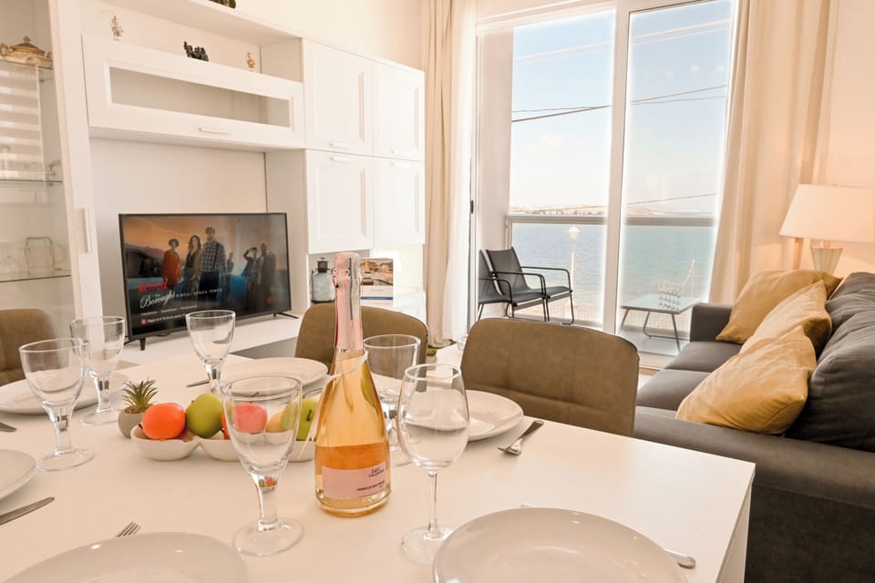 Family Apartment, 3 Bedrooms, 2 Bathrooms, Sea Facing (Exceptional Sea View Apart St Paul's) | Dining