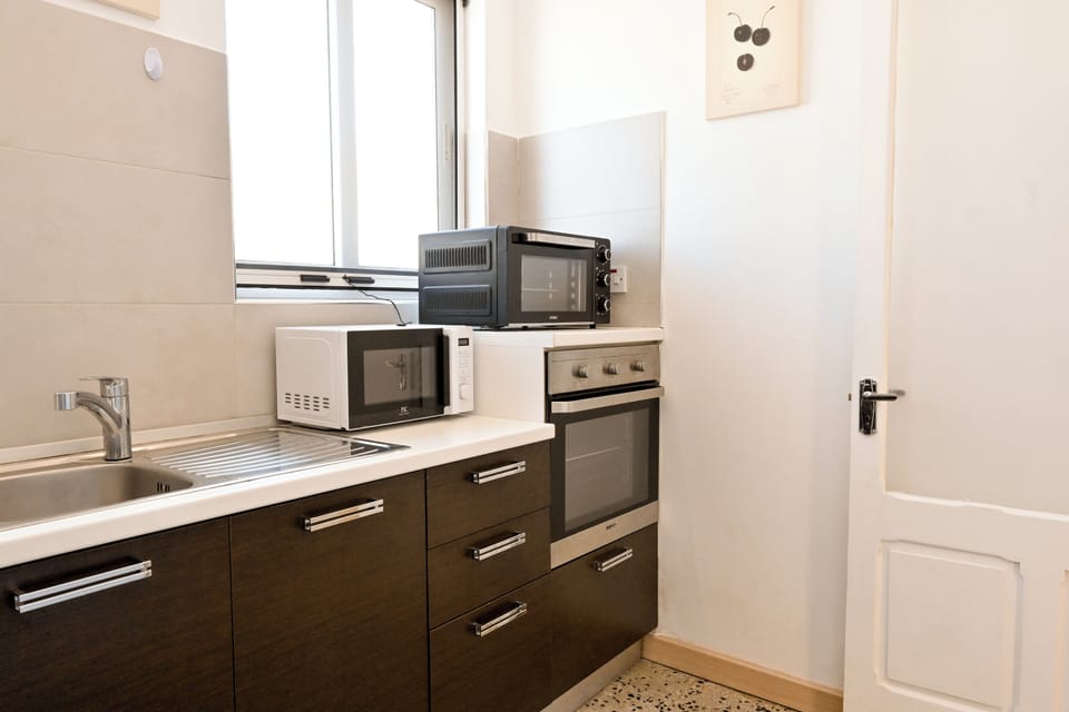 Family Apartment, 3 Bedrooms, 2 Bathrooms, Sea Facing (Exceptional Sea View Apart St Paul's) | Private kitchen