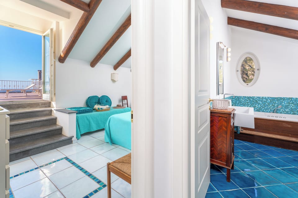 Penthouse, Sea View | Bathroom | Free toiletries, hair dryer, towels, soap