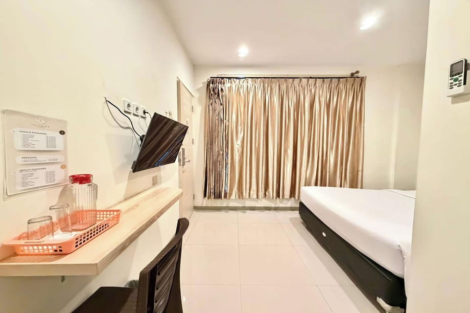 Desk, WiFi (free), bed sheets
