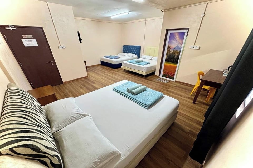 Quad Family Room | Desk, iron/ironing board (on request), WiFi (free), bed sheets