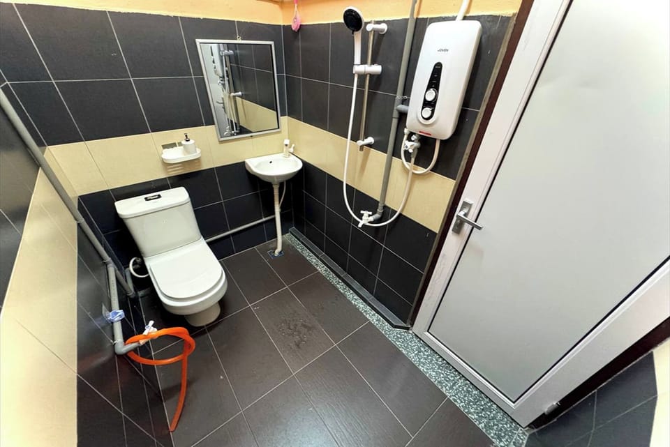 Shower, free toiletries, hair dryer (on request), towels