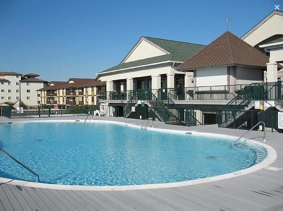 Islander Villas community pool oceanfront