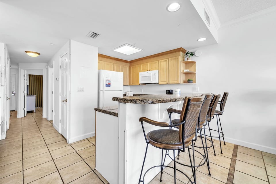 Eat-in bar seating