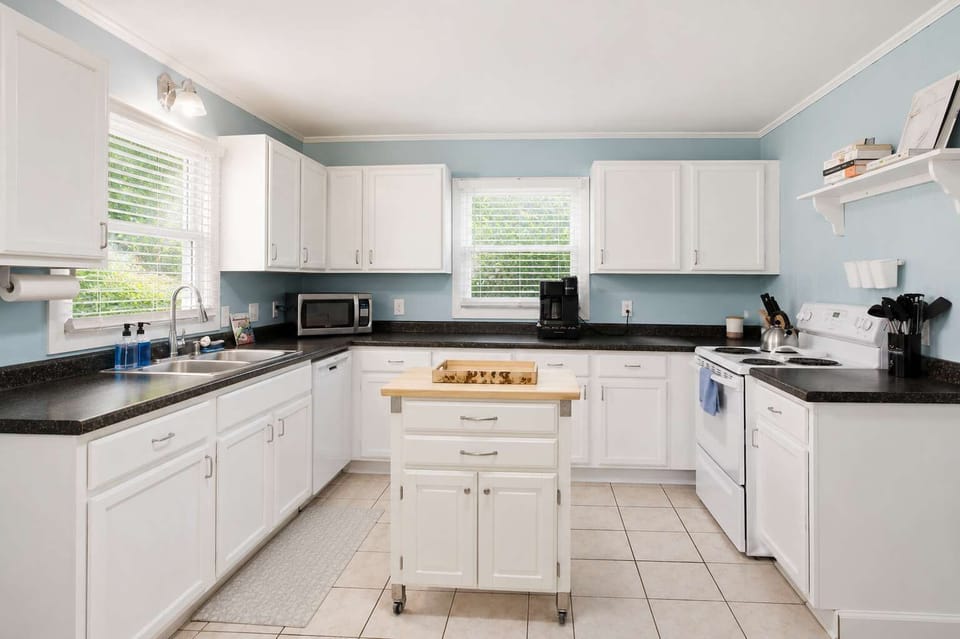 A Bright, Fully-Equipped Space with Modern Finishes for Effortless Cooking and Connection