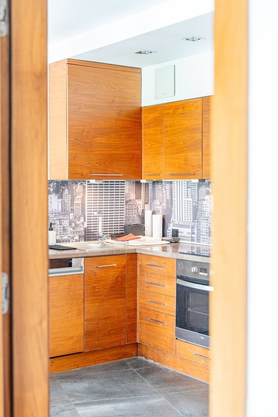 Bright Apartment with Balcony in Kraków | Book Now with RENTUJEMY.COM