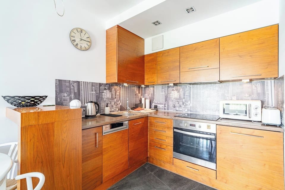 Bright Apartment with Balcony in Kraków | Book Now with RENTUJEMY.COM