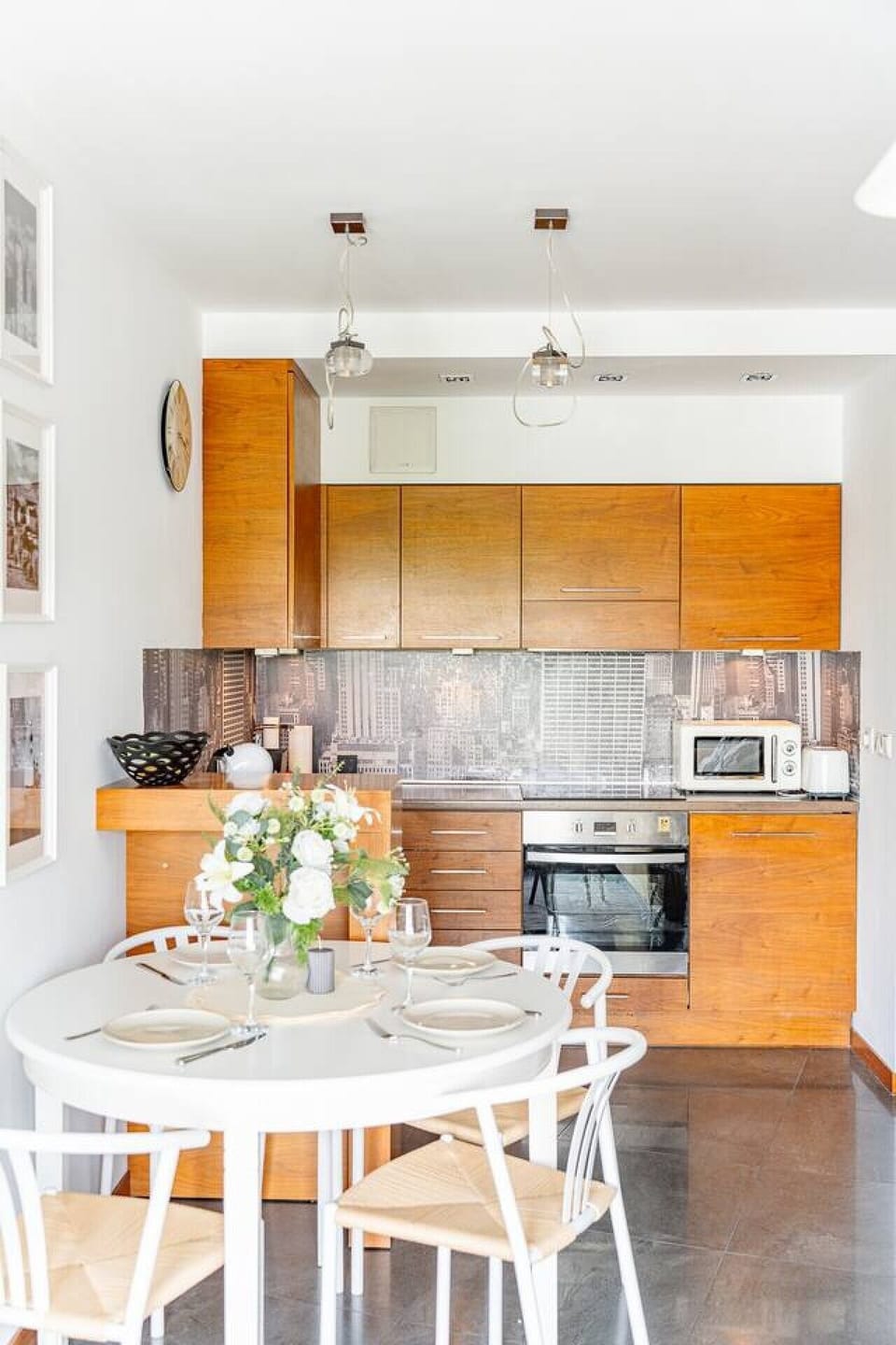 Bright Apartment with Balcony in Kraków | Book Now with RENTUJEMY.COM