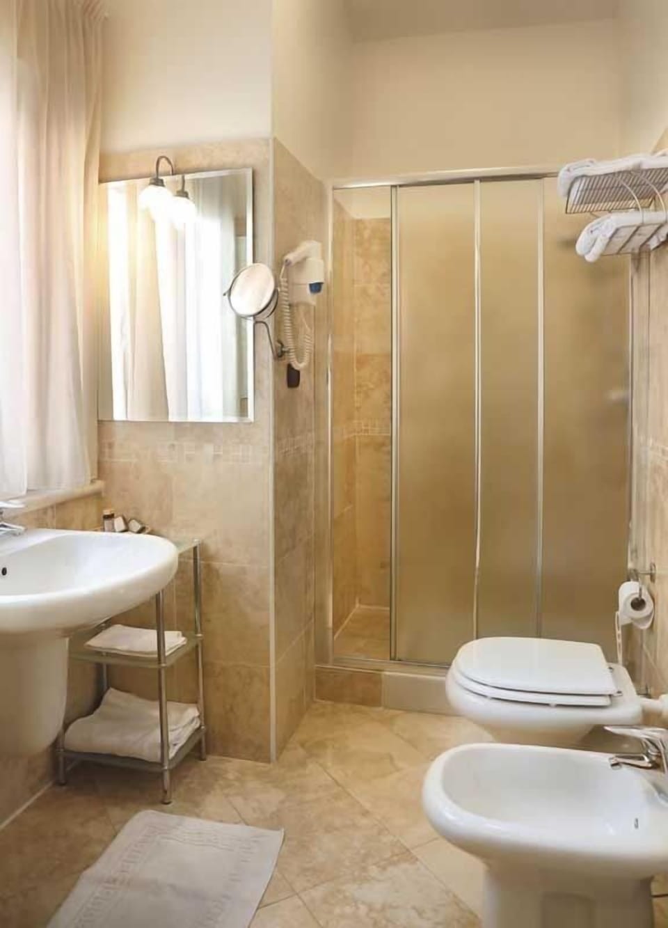Romantic Suite, 1 Bedroom, Non Smoking, Corner | Bathroom | Hair dryer, bidet, soap, shampoo