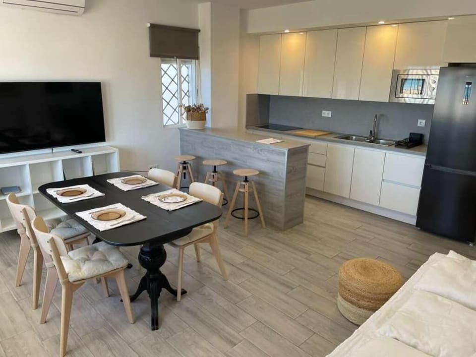 Family Apartment, Sea View | Dining