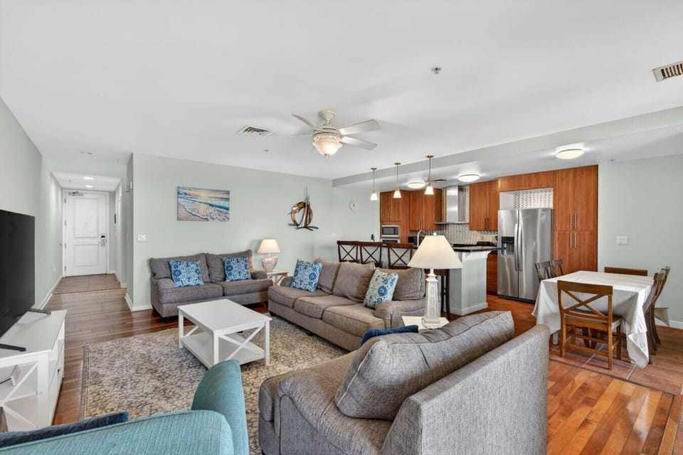 From sunrise coffee to evening cocktails, this waterfront retreat offers unforgettable views at every hour of the day.