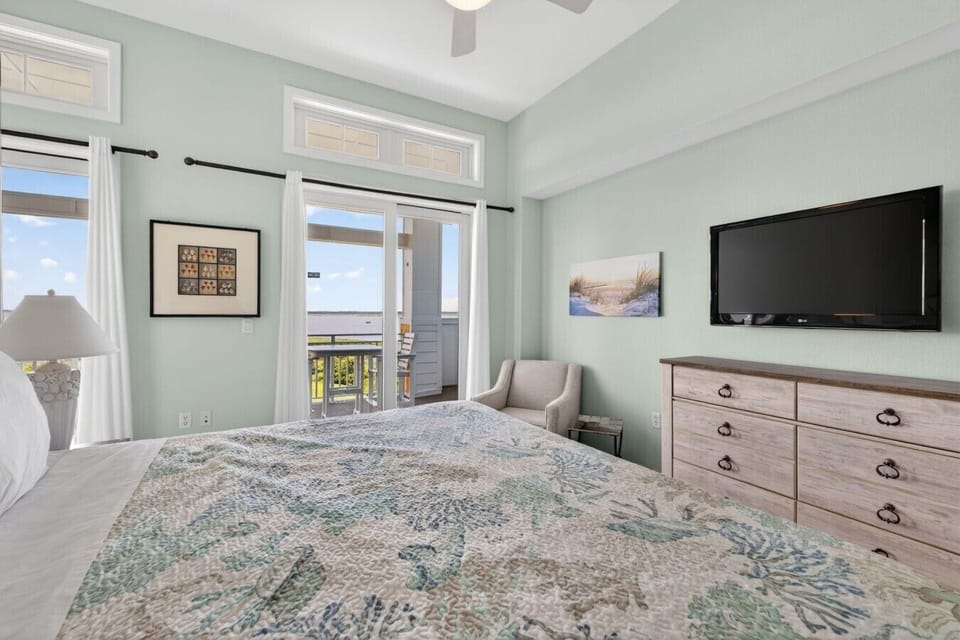 Step onto your private balcony and take in sweeping views of Back Bay.