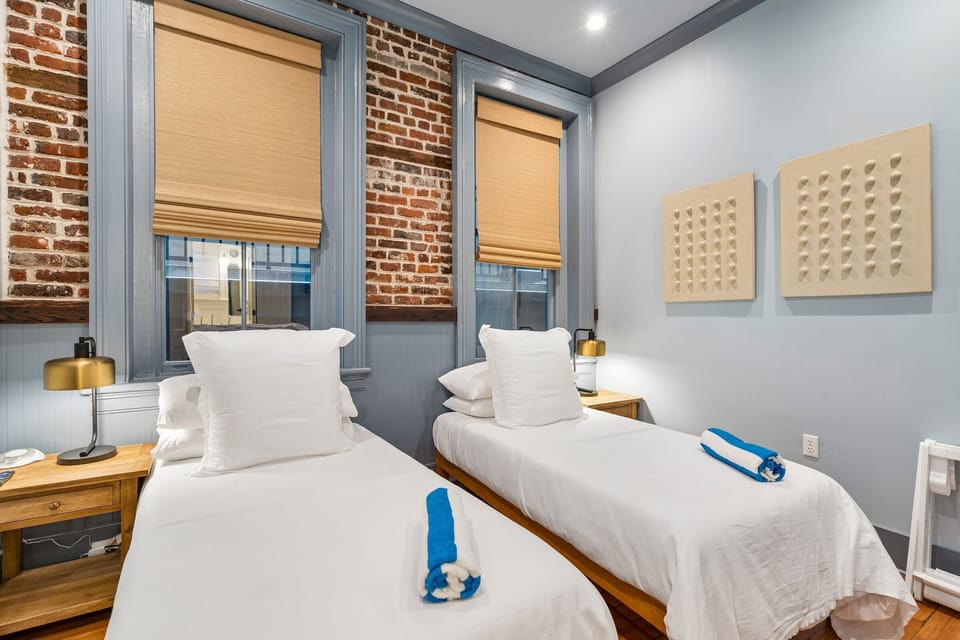 Bedroom 3: Flex room, default is a king, and can be turned into 2 twins upon your request.