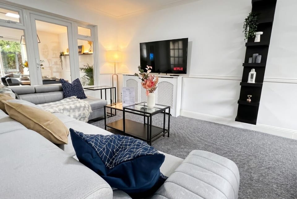 Stretch out for a Netflix marathon in this airy, sociable living space.