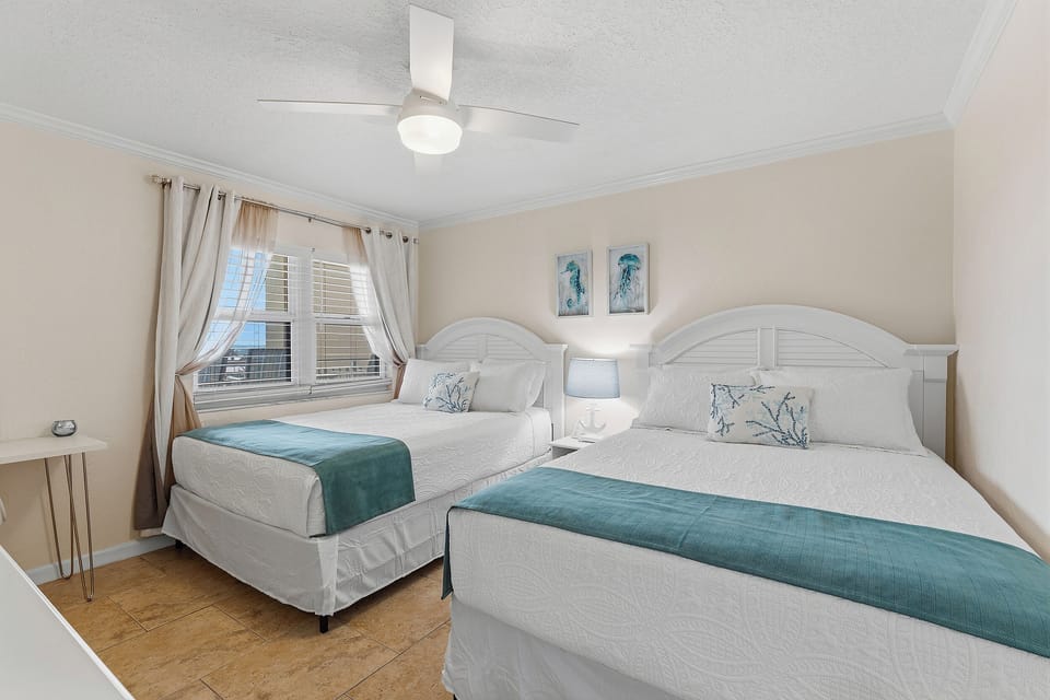 2 Queens Bedroom + Intracoastal Views