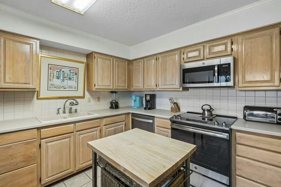 Condo, Multiple Beds (Enclave 203B) | Private kitchen