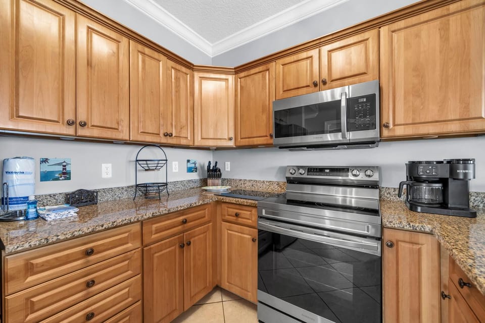 Condo, Multiple Beds (Twin Palms 801) | Private kitchen