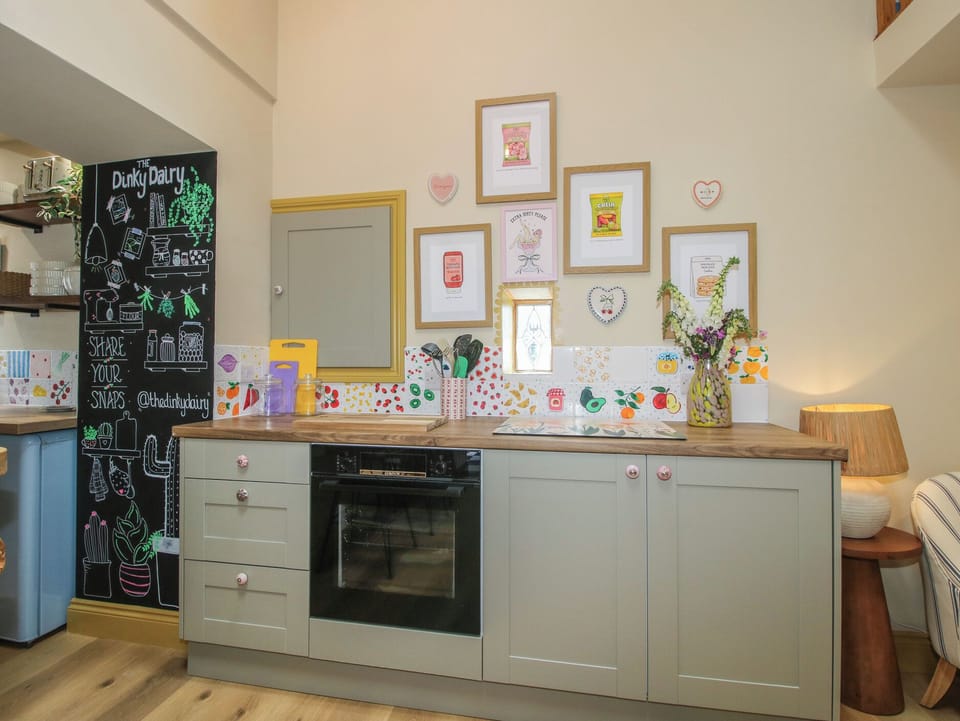 Cottage | Private kitchen | Cookware/dishes/utensils