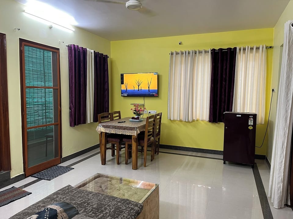 Family Apartment, 1 Bedroom, Non Smoking, Kitchen | Dining