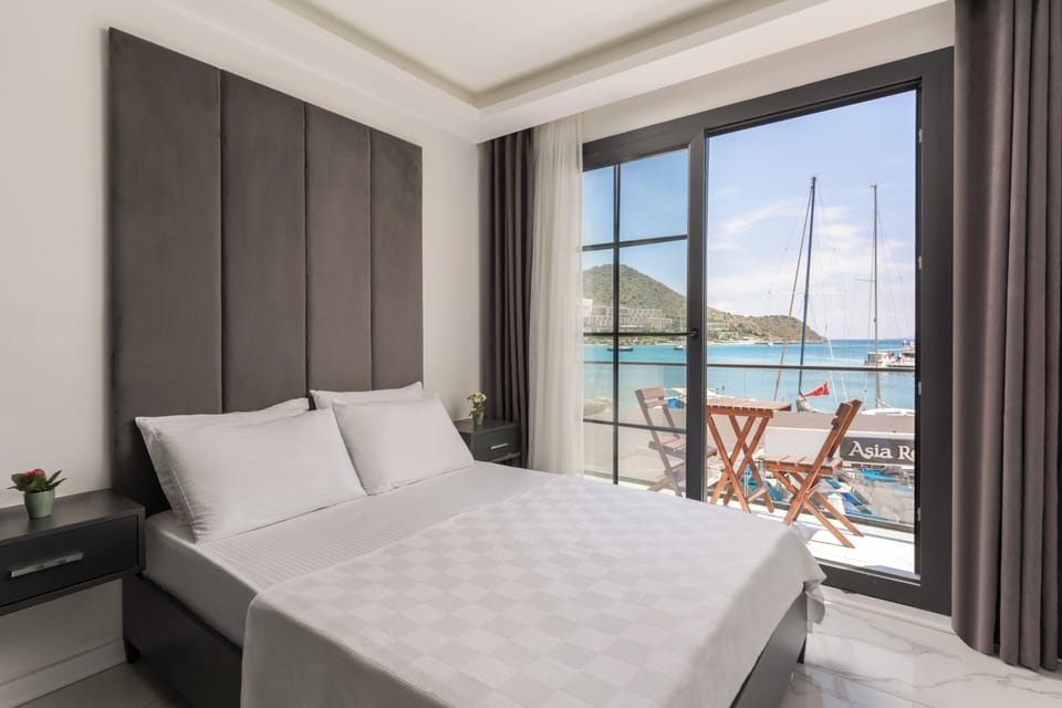 Standard Room, Balcony, Sea View | Laptop workspace, free WiFi